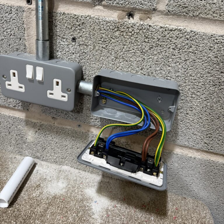 Double socket wiring